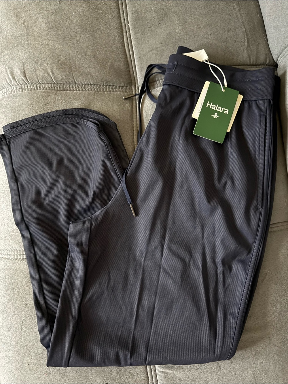 HALARA mid rise quick dry tapered golf pants